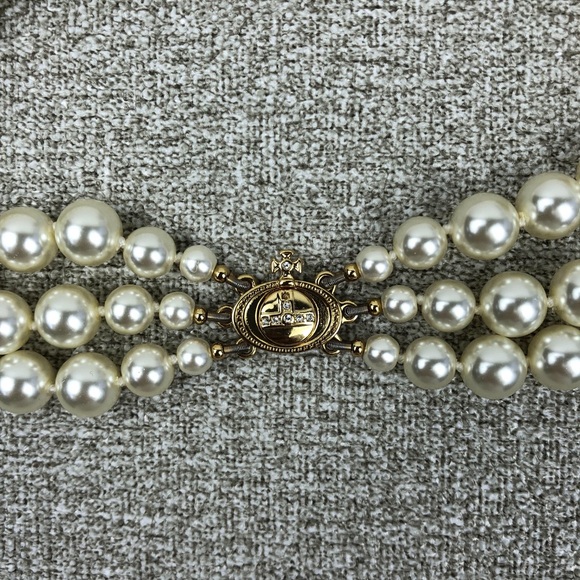 Vivienne Westwood Three Row Pearl Bas Relief Choker - Picture 7 of 8